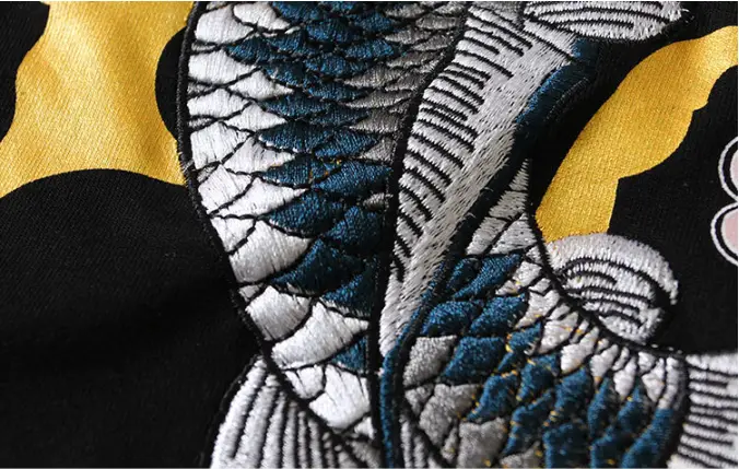Carp embroidered pullover T-shirt