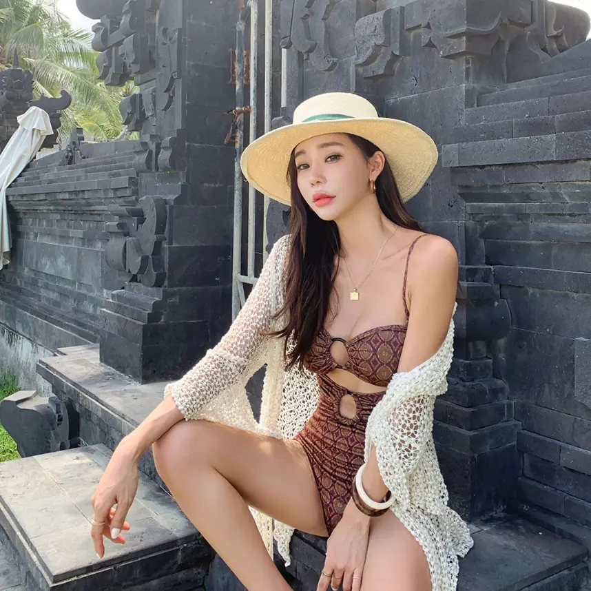 Sexy gathered hollowed out vintage print was thin high waist hot spring swimsuit