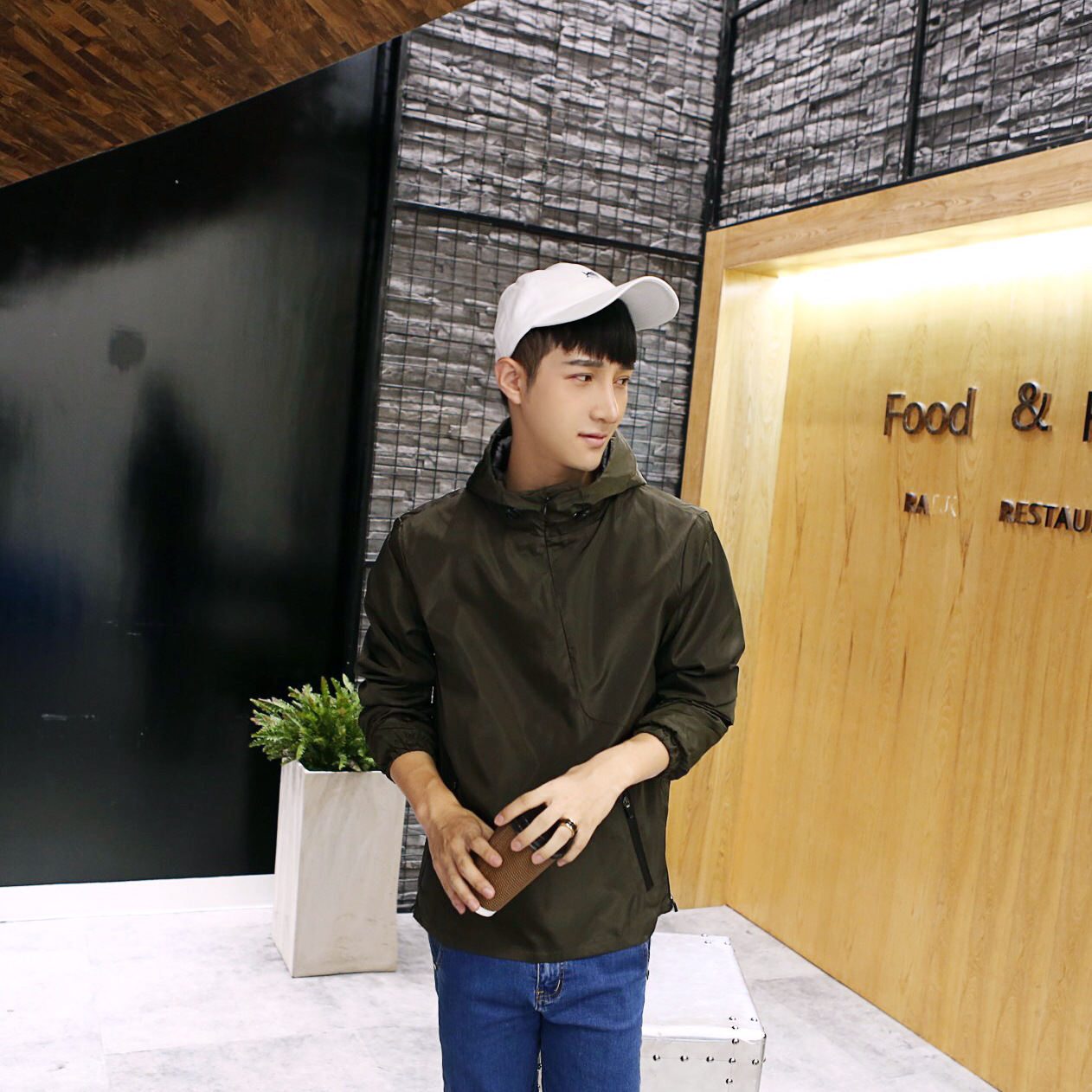 Diagonal hooded jacket