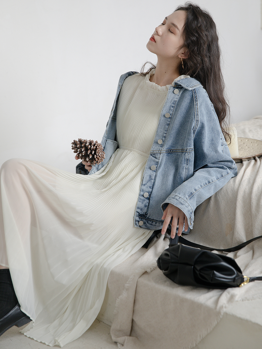 White dress gentle skirt