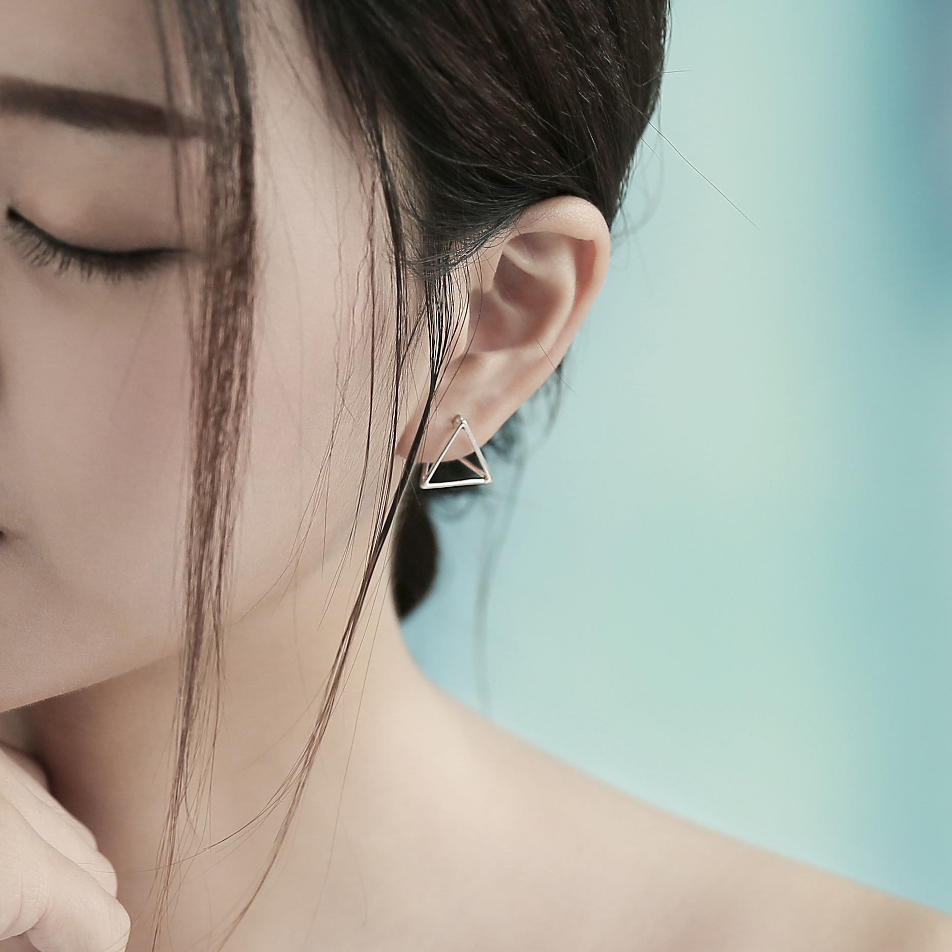 Geometric three-dimensional cutout triangle earrings