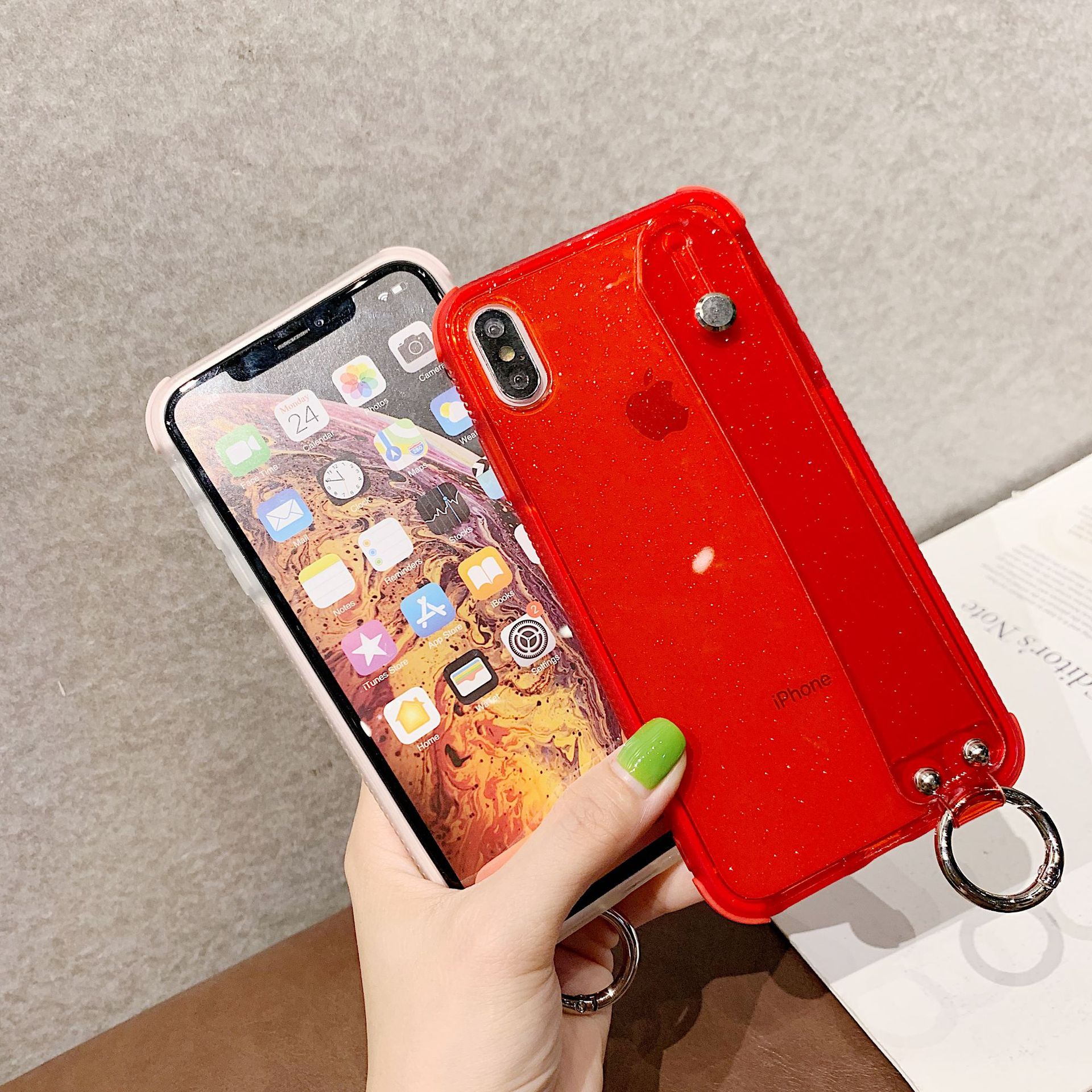 Two-tone glitter pink wristband phone case - Image 9