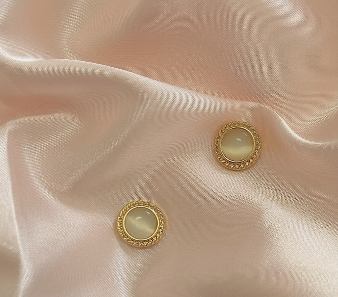 Opal stone studs / ear clips