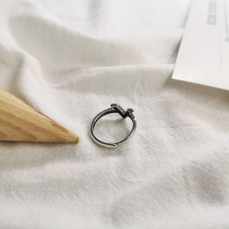 Sterling silver V ring