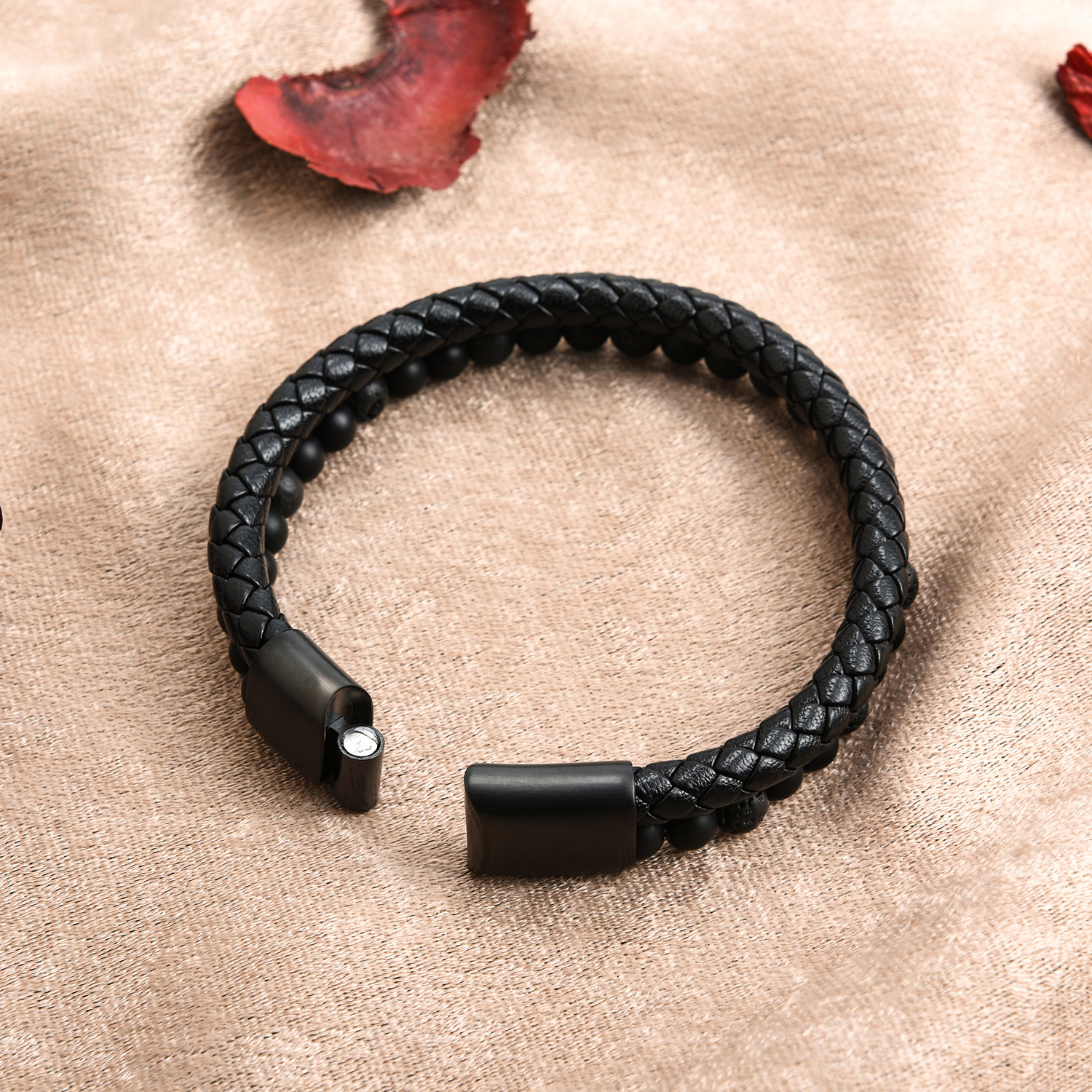 Magnetic buckle bracelet