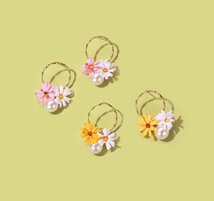 Simple flower imitation pearl earrings