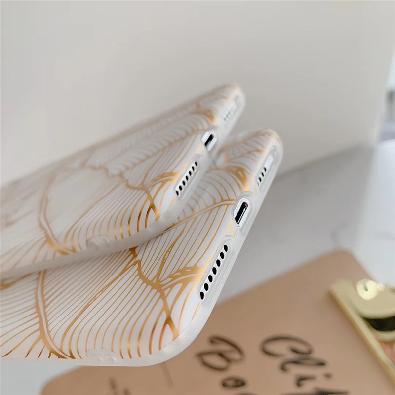 Bronzing banana leaf phone case