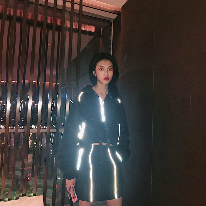 Reflective sports suit