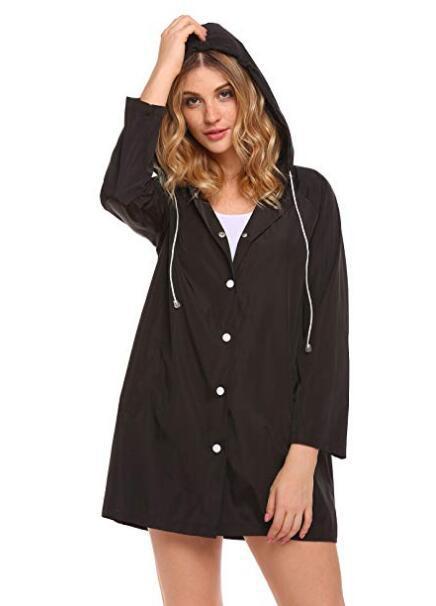 معطف مطري بحزام مسنن وغطاء للرأس