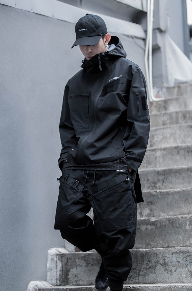 Diagonal Zip Hooded Charge