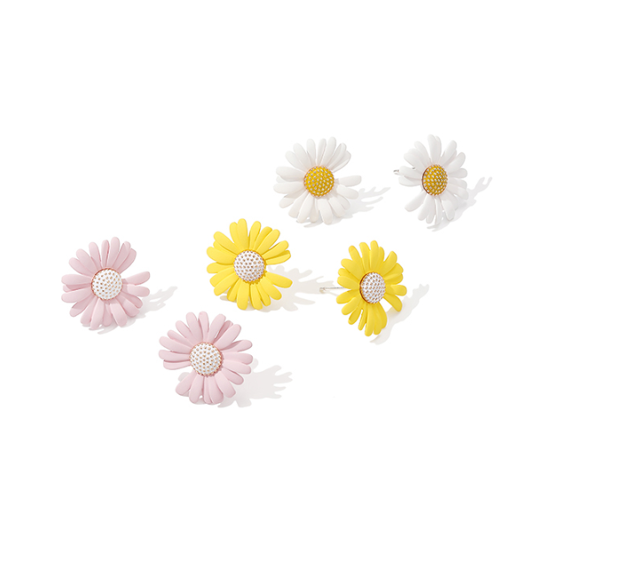 Simple daisy earrings