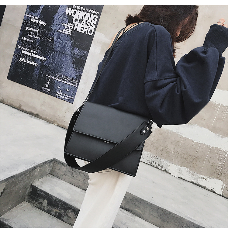 Wide Shoulder Bag, picture 4 of 4