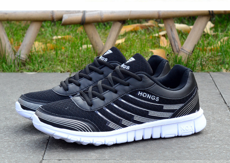 Lightweight breathable mesh shoes