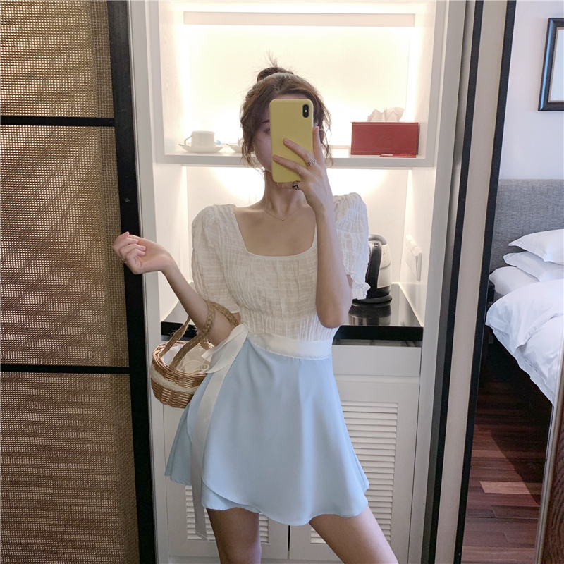 Short shirt and hip skirt suit