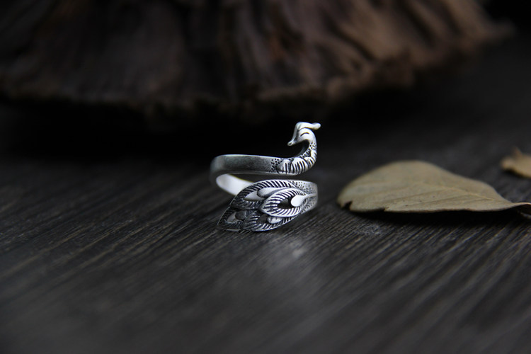Temperament peacock vintage ring