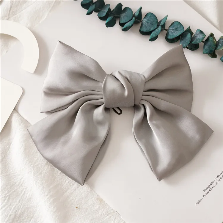 Bow hair clip - Grey