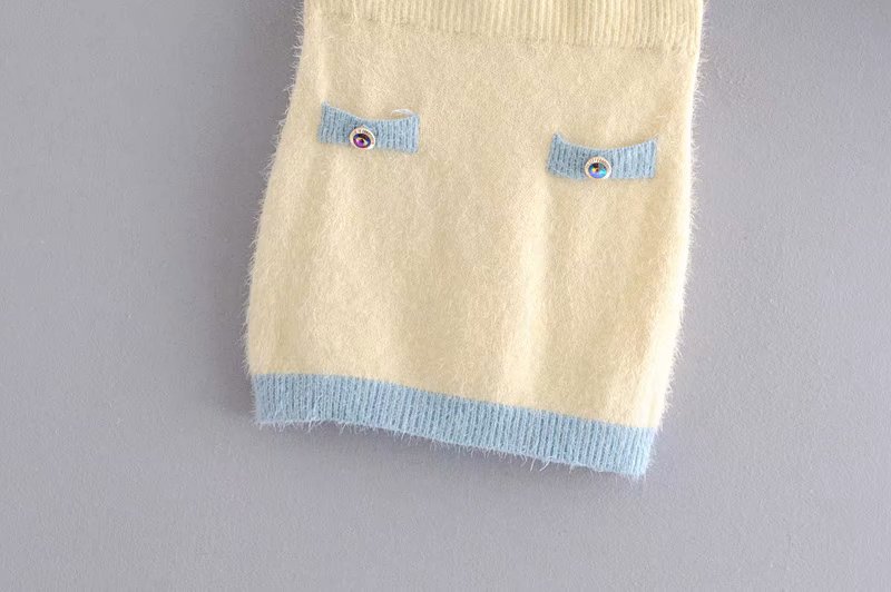 Small fragrant diamond buttoned fur skirt