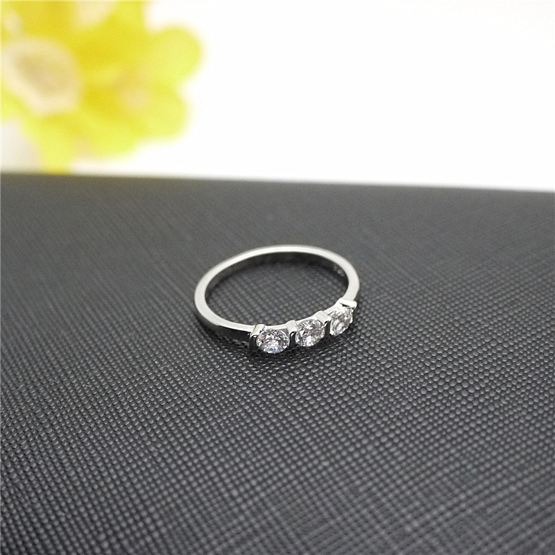Three-stone ring with diamonds