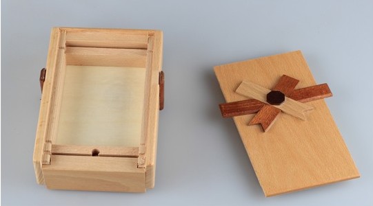 Beech mechanism gift box
