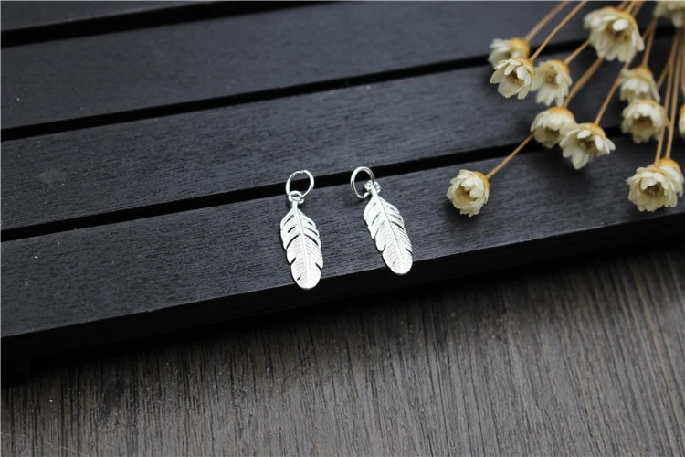Feather pendant