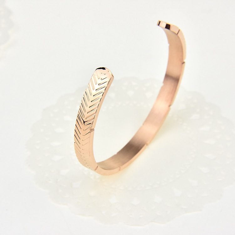 C shaped bracelet