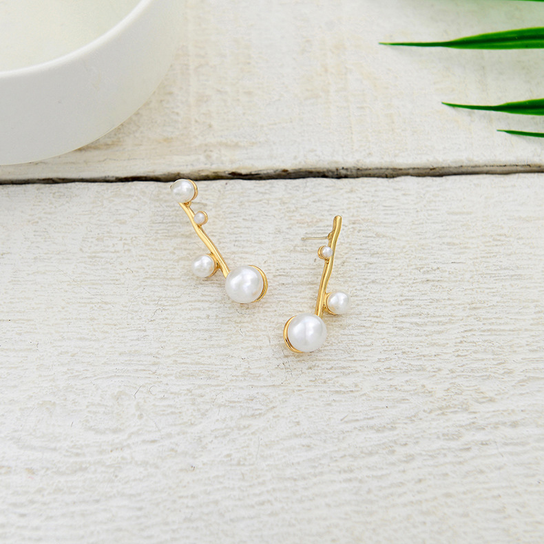 Alloy pearl earrings
