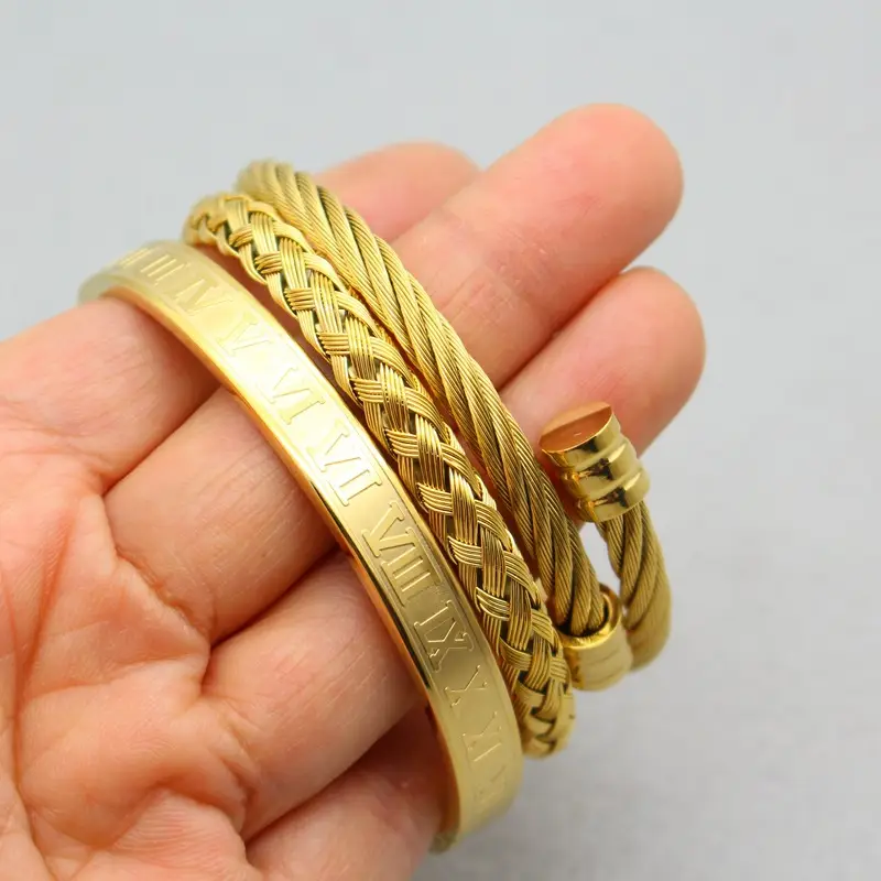 Horseshoe buckle bracelet