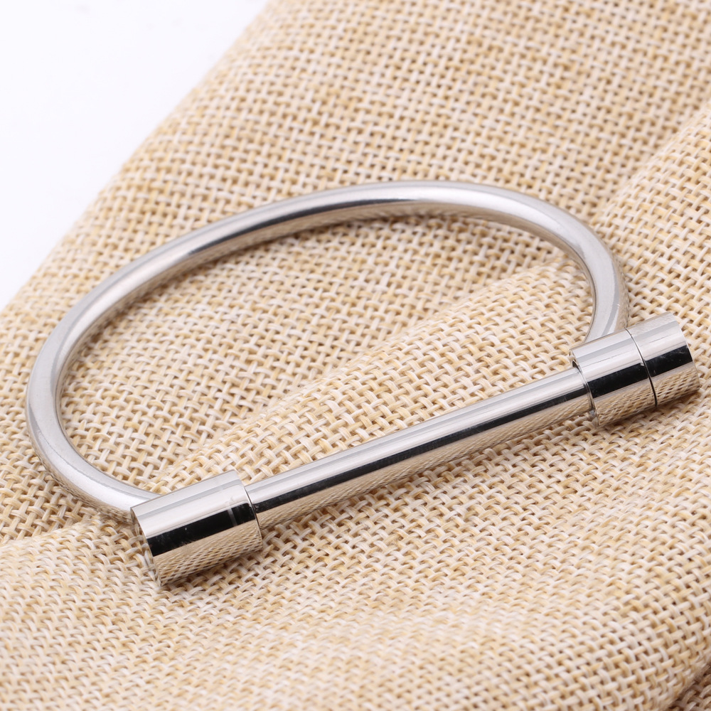 Fashion rose gold-plated titanium steel bracelet
