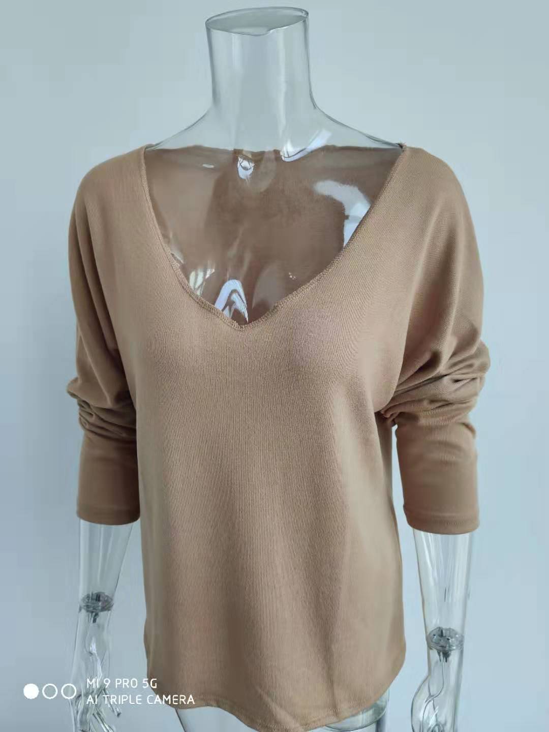 Simple long sleeve V-neck pullover