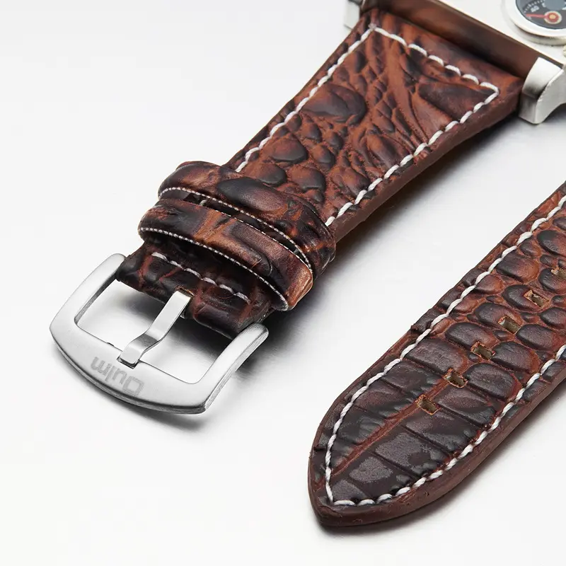 Dual time zone quartz watch