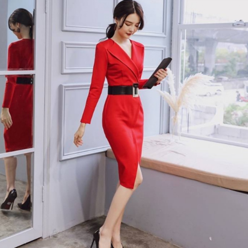 Long-sleeved dress mid-length V-neck temperament