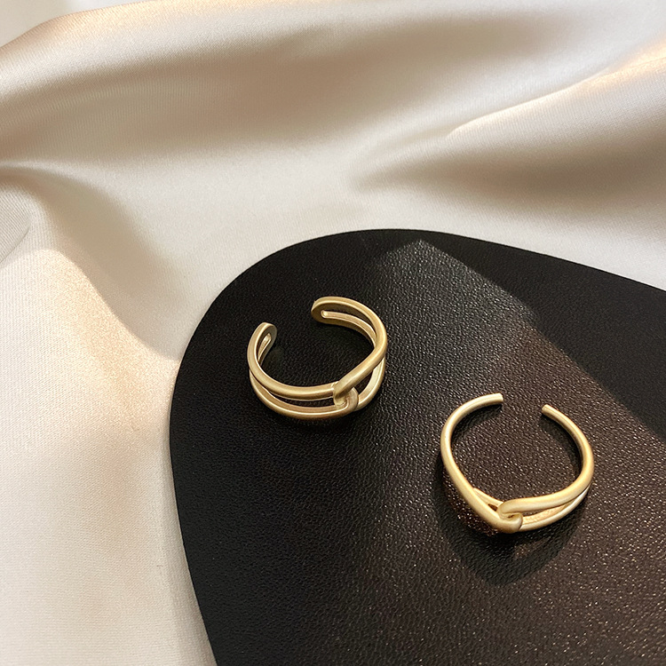 Metal staggered ring