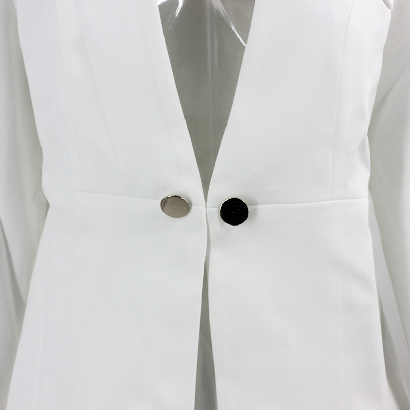 فستان قصير أنيق بأساور مخيطة