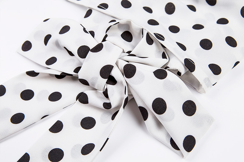 Short-sleeved polka dot T-shirt