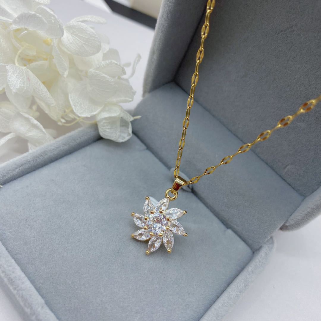 Fashion White Crystal Sun Flower Pendant  necklace