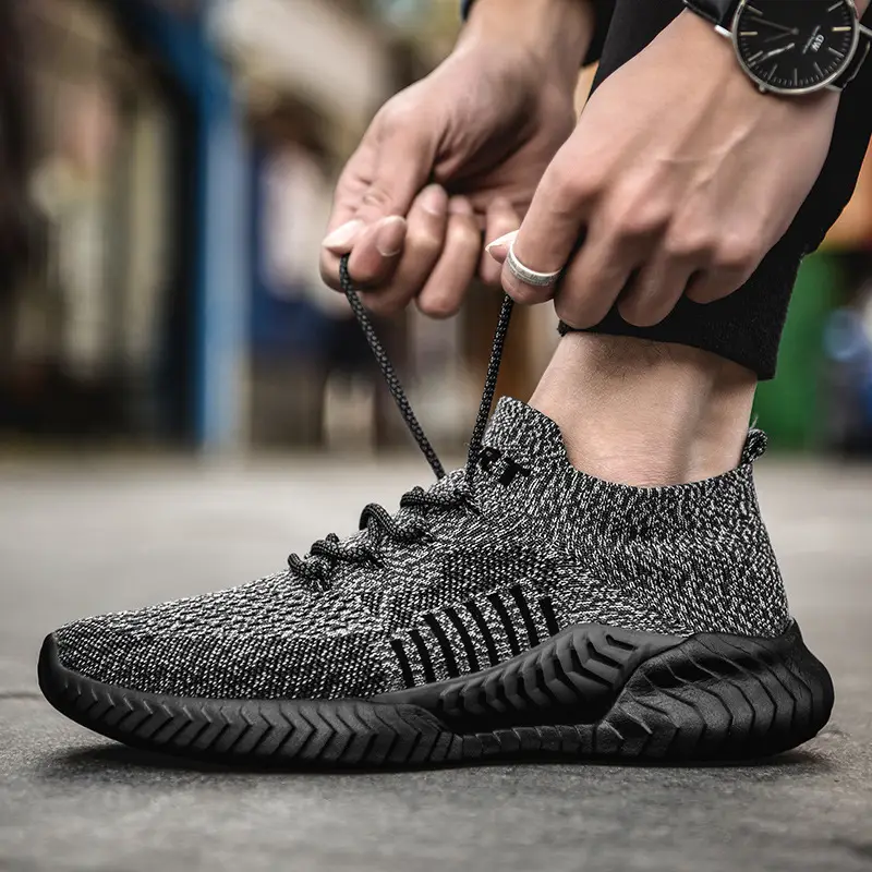 Hollowed-out running shoes