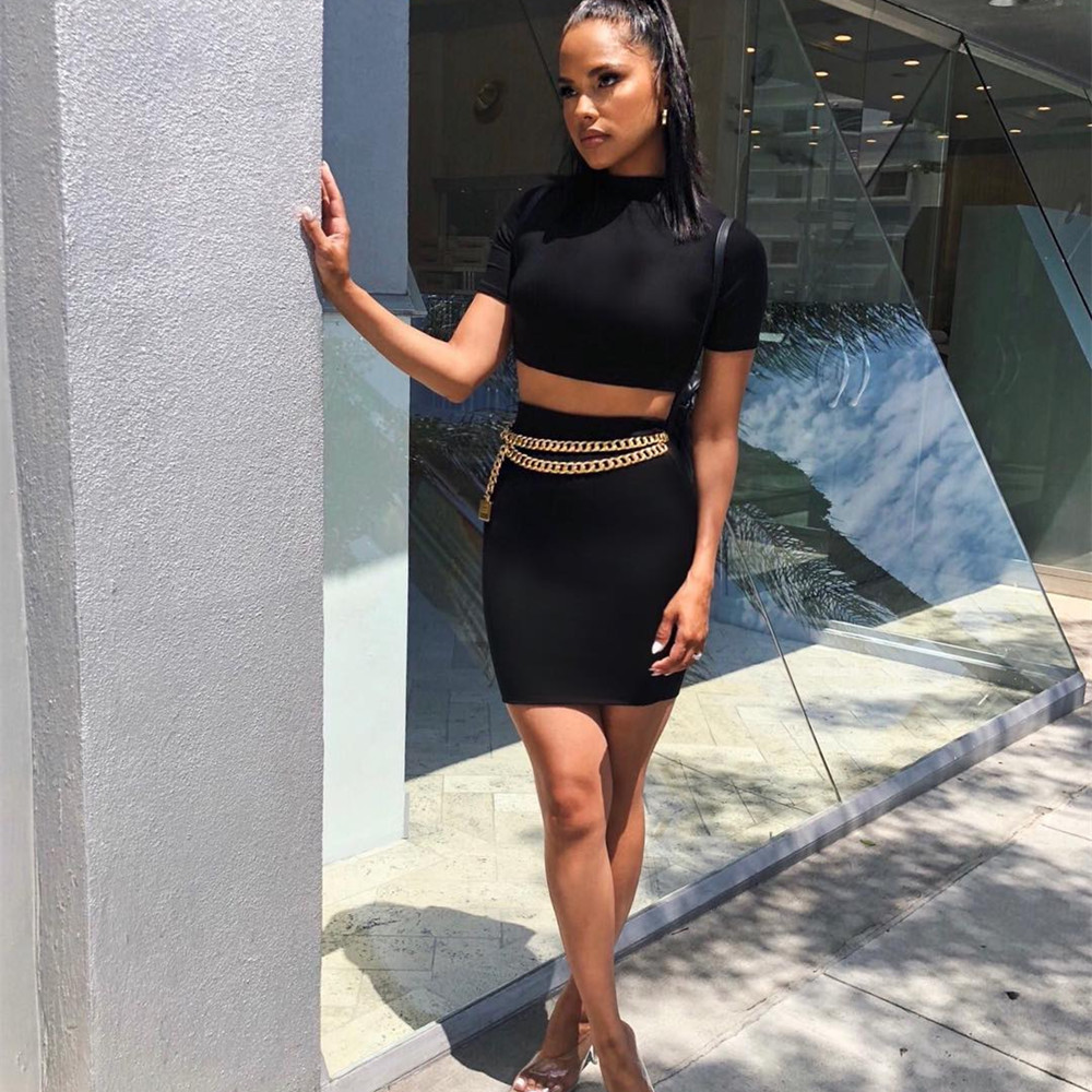 T-shirt two piece set with exposed navel