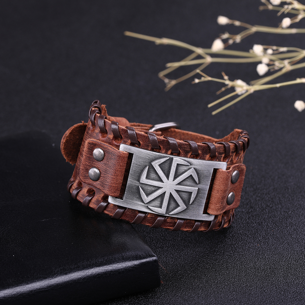 Irish knot amulet leather bracelet