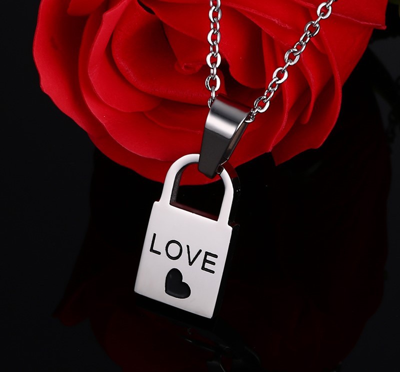 Titanium steel jewelry heart-shaped key necklace for men and women - Image 5