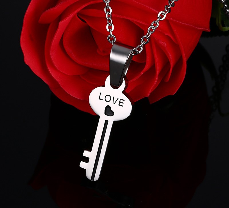 Titanium steel jewelry heart-shaped key necklace for men and women - Image 4