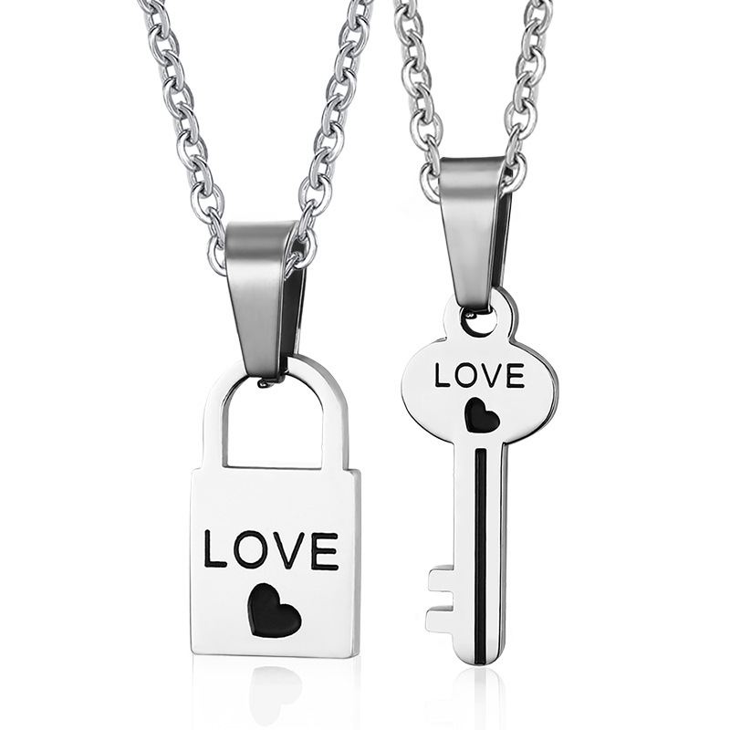 Titanium steel jewelry heart-shaped key necklace for men and women - Image 2