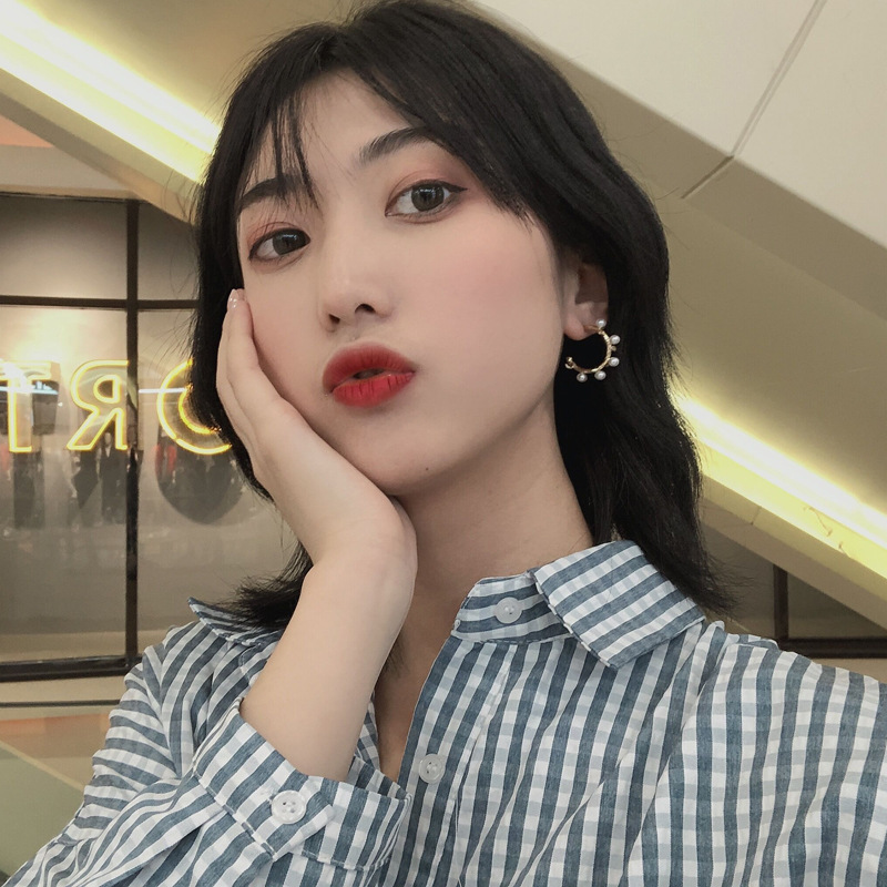 Simple C-shaped Mori branch earrings