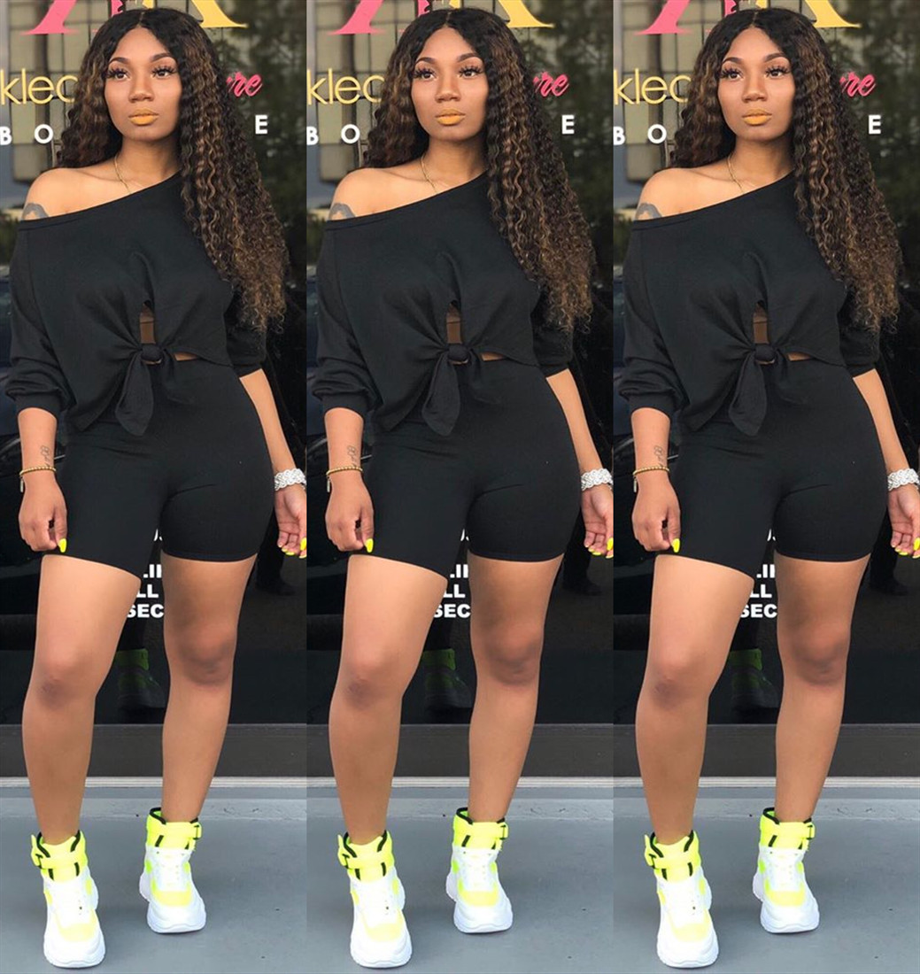 Two piece set with leisure bow and navel