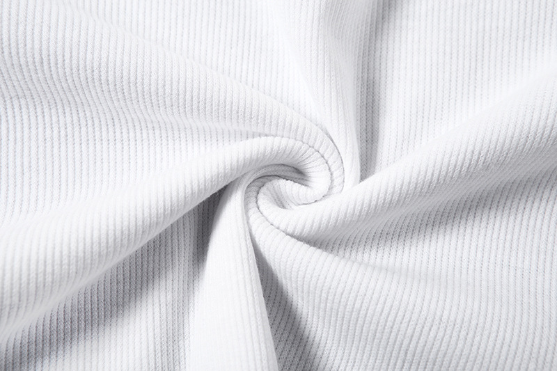 Embroidered turtleneck long-sleeved T-shirt