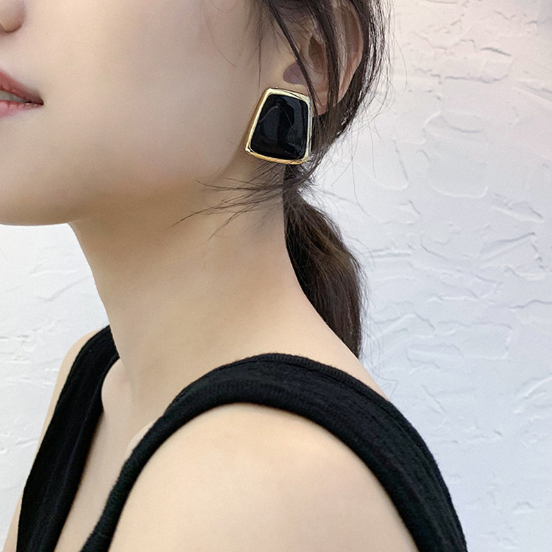 Temperament enamel earrings