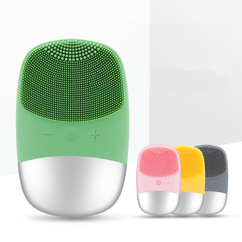 Silicone facial cleanser