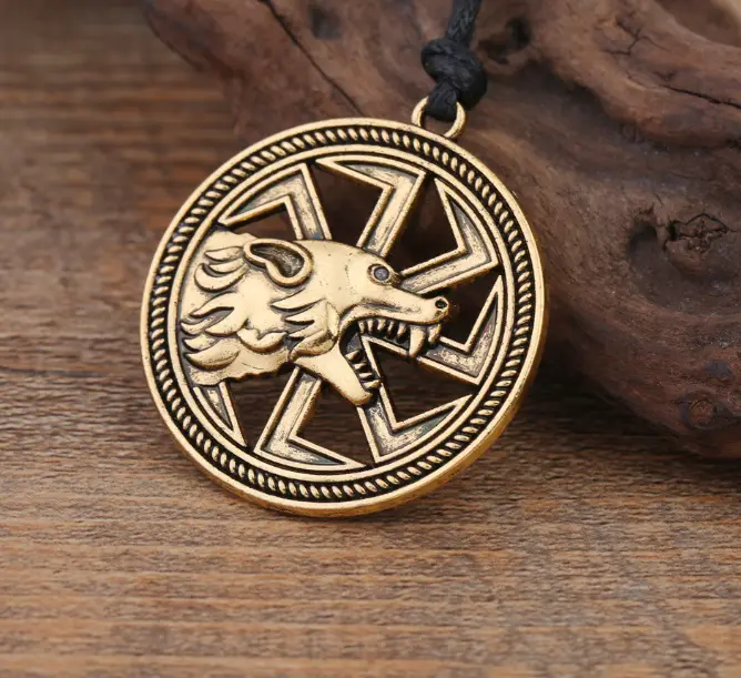 Wolf head pendant necklace