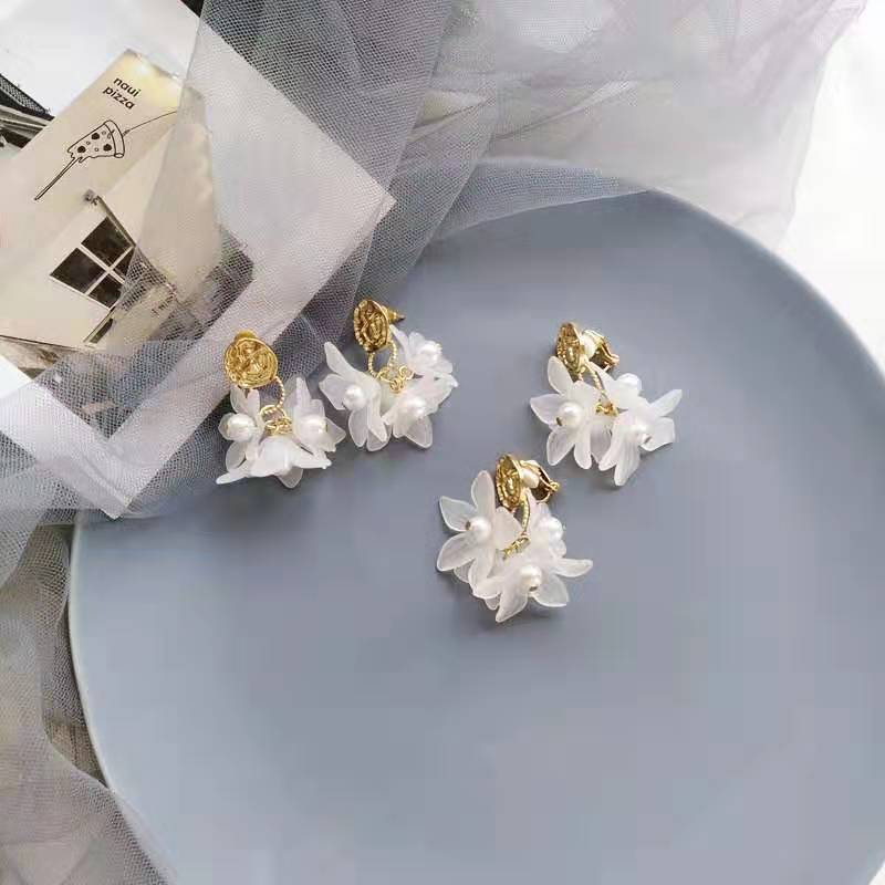 Temperament Pearl Flower Earrings