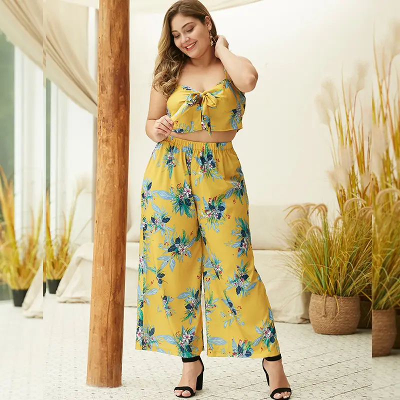 Fashionable suit with elastic waist and wide-leg pants