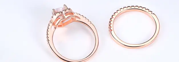 Classic women's heart-shaped ring